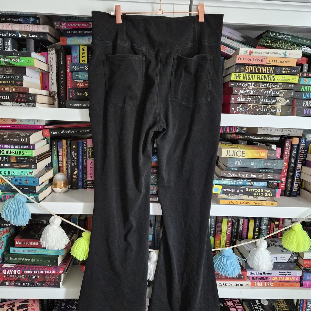 Stylish Black Women's Pants - Picture 5 of 5